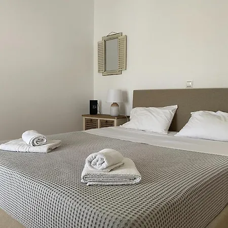 Cycladic Elegant * Naousa (Paros)