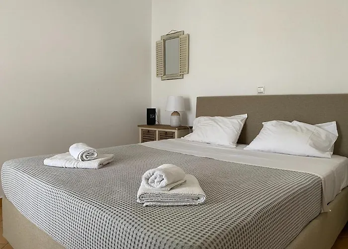 Cycladic Elegant * Naousa (Paros)